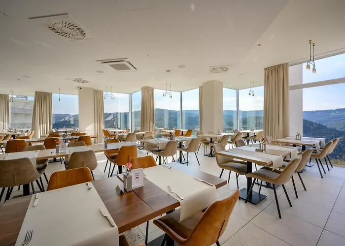 Crystal Mountain فندق 5*